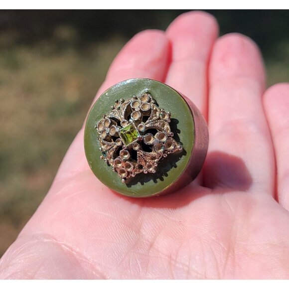 Vintage Oval Green Enamel Rhinestone Filigree Brass Color Size 7.5 Ring R1 - Picture 7 of 8